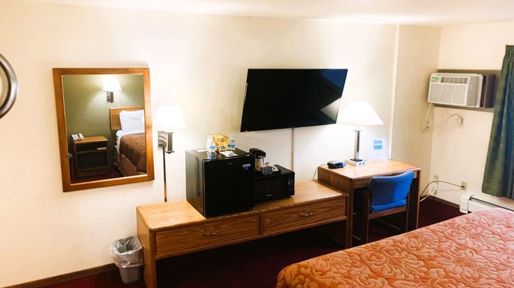 EconoLux Inn Room