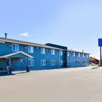 EconoLux Inn