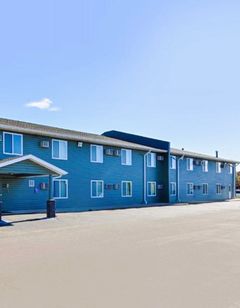 EconoLux Inn