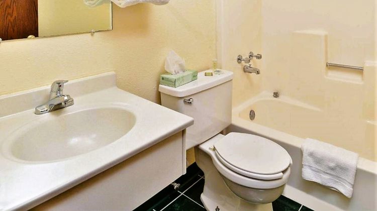 EconoLux Inn Room
