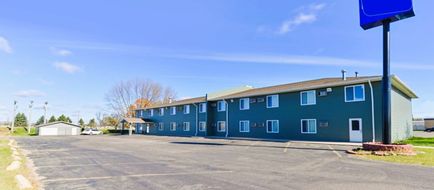 EconoLux Inn Exterior