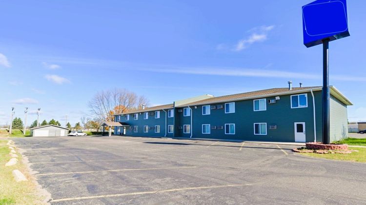 EconoLux Inn Exterior