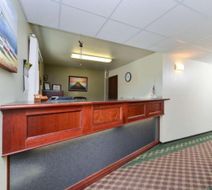 EconoLux Inn Lobby