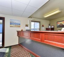 EconoLux Inn Lobby