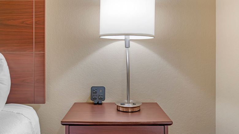 <b>Red Roof Inn Charlestown Room</b>. Images powered by <a href="https://www.leonardoworldwide.com/" title="Leonardo Worldwide" target="_blank">Leonardo</a>.