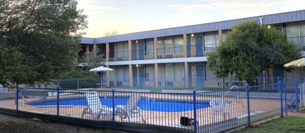 Castle Inn & Suites Exterior