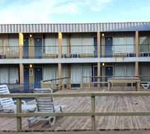 Castle Inn & Suites Exterior
