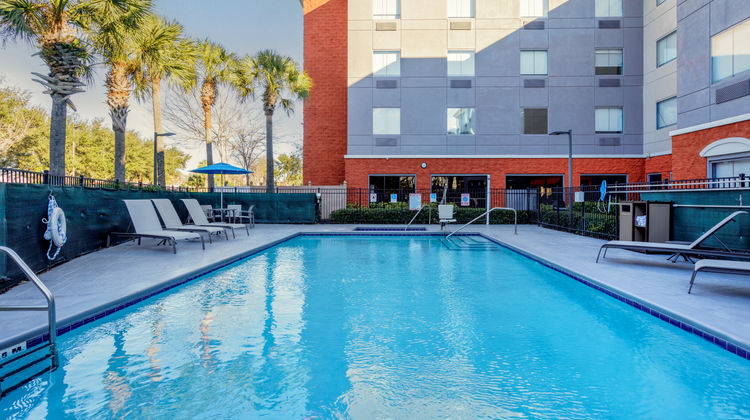 Holiday Inn Express Hotel & Suites -East Pool