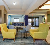 Holiday Inn Express Hotel & Suites -East Exterior