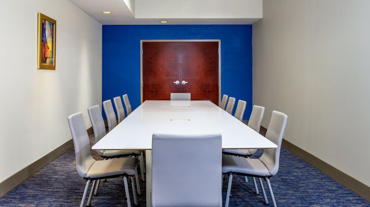 Holiday Inn Express Hotel & Suites -East Meeting