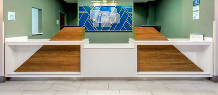 Holiday Inn Express Hotel & Suites -East Exterior