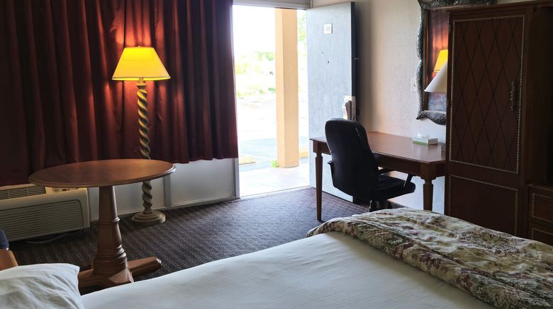 <b>Castle Inn & Suites Room</b>. Images powered by <a href="https://www.leonardoworldwide.com/" title="Leonardo Worldwide" target="_blank">Leonardo</a>.