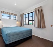 Knightsbridge Court Motor Lodge Suite
