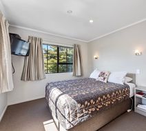Knightsbridge Court Motor Lodge Suite