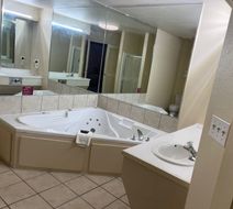 Lakeside Inn & Suites Room