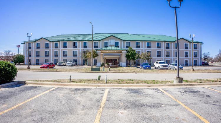 Ark Suites By OYO Jonesboro Exterior
