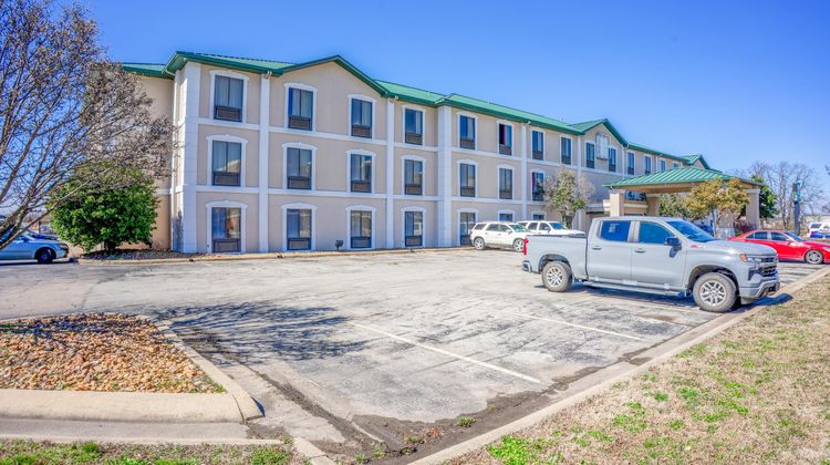 Ark Suites By OYO Jonesboro Exterior