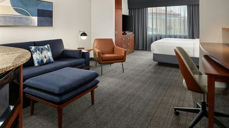 Courtyard Minneapolis Maple Grove/Arbor Suite