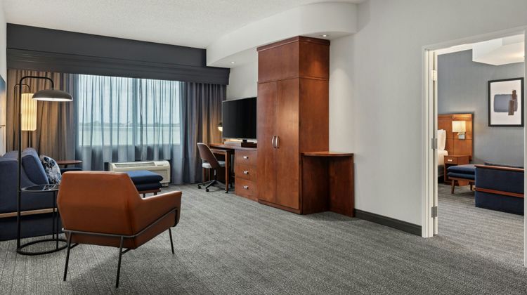 Courtyard Minneapolis Maple Grove/Arbor Suite