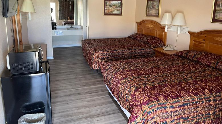 <b>Lakeside Inn & Suites Room</b>. Images powered by <a href="https://www.leonardoworldwide.com/" title="Leonardo Worldwide" target="_blank">Leonardo</a>.