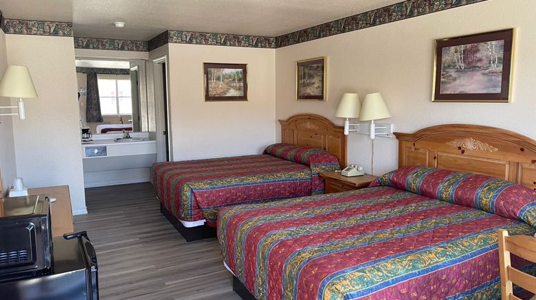 <b>Lakeside Inn & Suites Room</b>. Images powered by <a href="https://www.leonardoworldwide.com/" title="Leonardo Worldwide" target="_blank">Leonardo</a>.