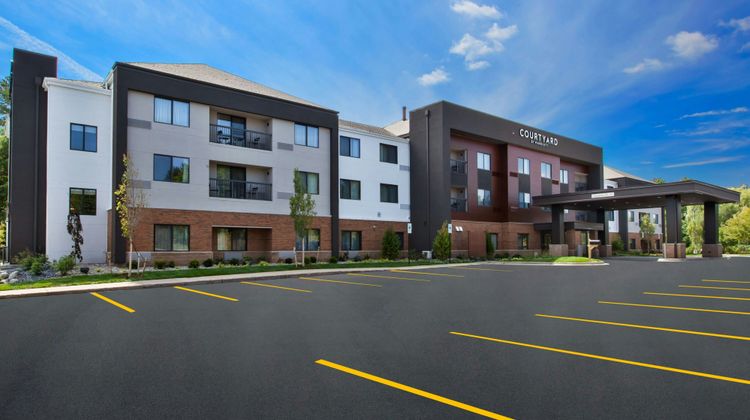 Courtyard Traverse City Exterior