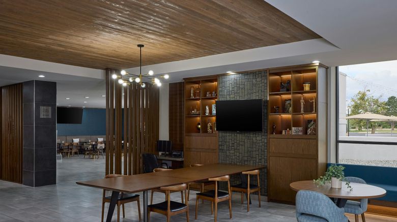 <b>Four Points Englewood Centennial Airport Lobby</b>. Images powered by <a href="https://www.leonardoworldwide.com/" title="Leonardo Worldwide" target="_blank">Leonardo</a>.