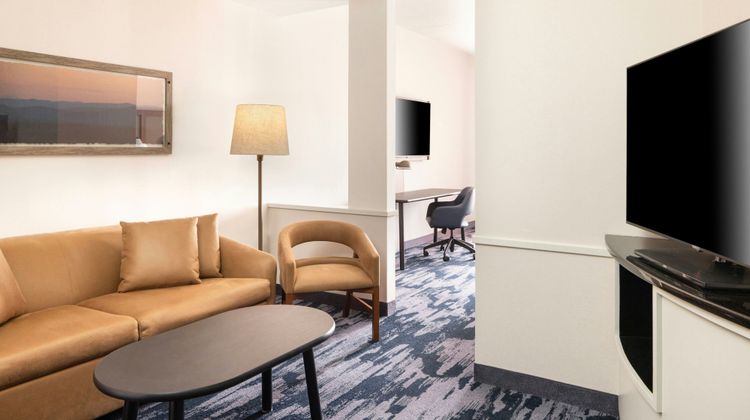 Fairfield Inn & Suites Buffalo Airport Room