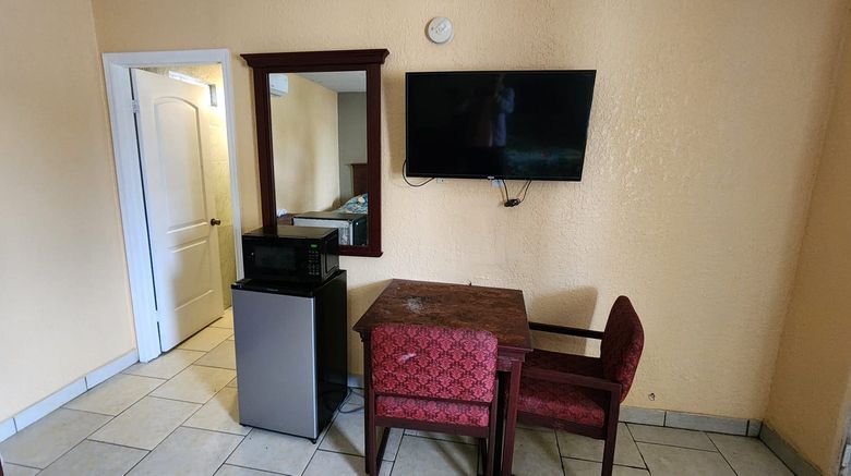 <b>Budget Inn Lobby</b>. Images powered by <a href="https://www.leonardoworldwide.com/" title="Leonardo Worldwide" target="_blank">Leonardo</a>.
