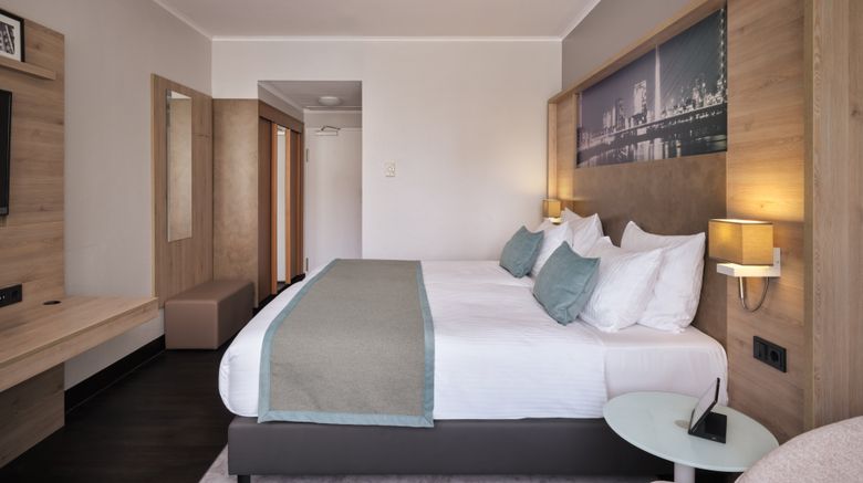 <b>Leonardo Royal Hotel Duesseldorf Room</b>. Images powered by <a href="https://www.leonardoworldwide.com/" title="Leonardo Worldwide" target="_blank">Leonardo</a>.