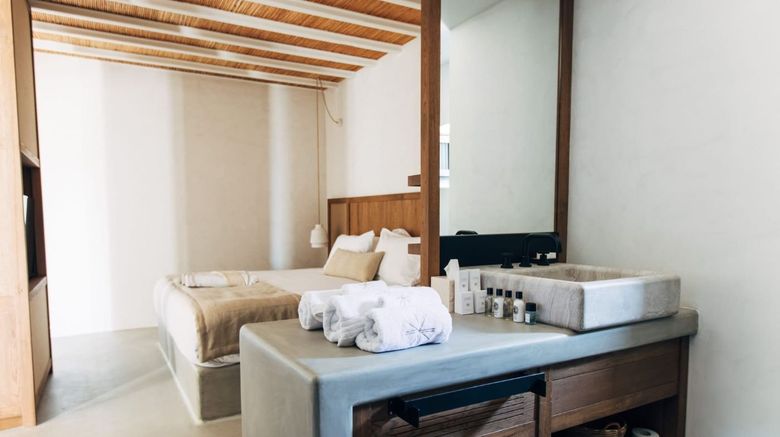 <b>Branco Mykonos Suite</b>. Images powered by <a href="https://www.leonardoworldwide.com/" title="Leonardo Worldwide" target="_blank">Leonardo</a>.