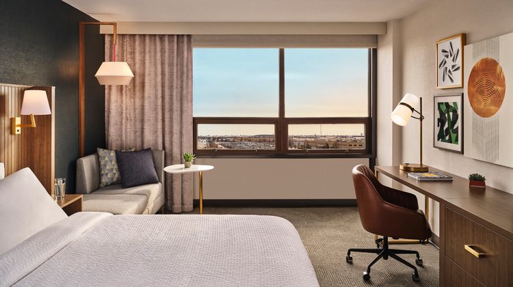Holiday Inn & Suites Commerce City - Den Room