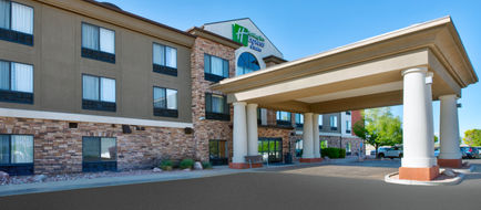 Holiday Inn Express Hotel & Suites Exterior