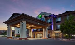 Holiday Inn Express Hotel & Suites