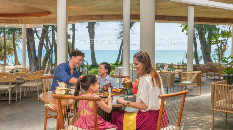 Le Meridien Phuket Mai Khao Beach Resort Restaurant