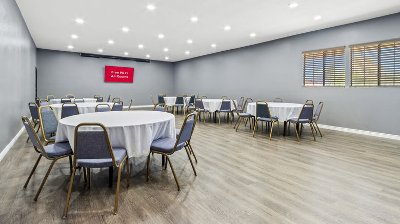 <b>HomeTowne Studios by Red Roof Ballroom</b>. Images powered by <a href="https://www.leonardoworldwide.com/" title="Leonardo Worldwide" target="_blank">Leonardo</a>.
