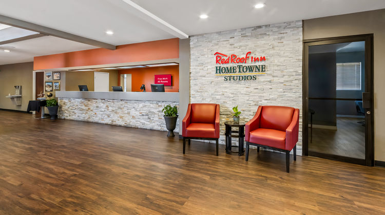 HomeTowne Studios by Red Roof Lobby