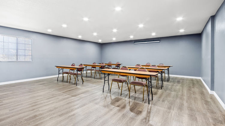 HomeTowne Studios by Red Roof Meeting