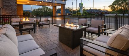 Holiday Inn Roanoke-Tangelwood Exterior