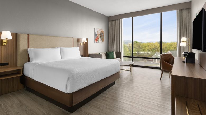 <b>Holiday Inn Roanoke-Tangelwood Room</b>. Images powered by <a href="https://www.leonardoworldwide.com/" title="Leonardo Worldwide" target="_blank">Leonardo</a>.