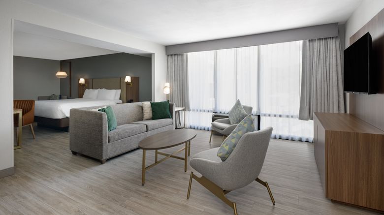 <b>Holiday Inn Roanoke-Tangelwood Suite</b>. Images powered by <a href="https://www.leonardoworldwide.com/" title="Leonardo Worldwide" target="_blank">Leonardo</a>.