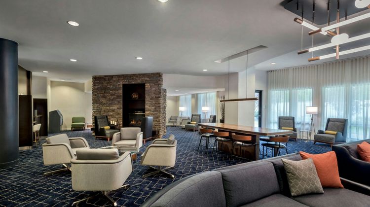 Courtyard by Marriott Paramus Lobby