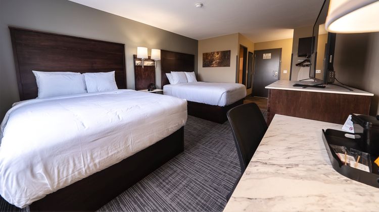 Cobblestone Inn & Suites Room