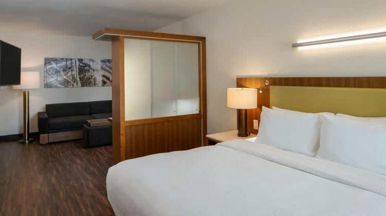SpringHill Suites Lake Charles Suite