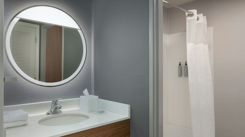 <b>Courtyard Traverse City Room</b>. Images powered by <a href="https://www.leonardoworldwide.com/" title="Leonardo Worldwide" target="_blank">Leonardo</a>.