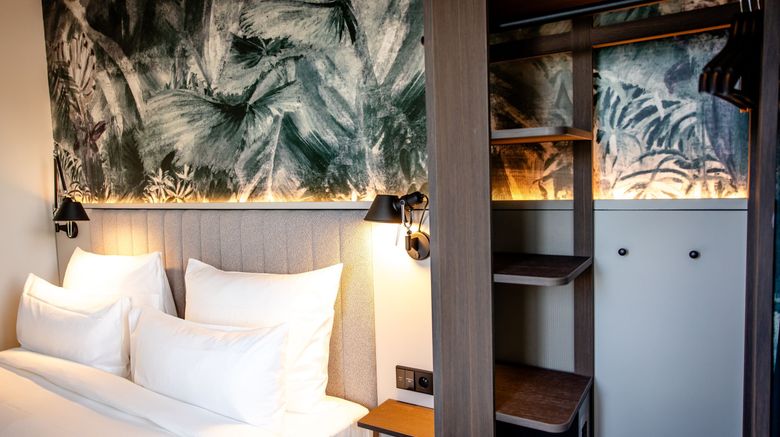 <b>Motel One Paris Versailles Room</b>. Images powered by <a href="https://www.leonardoworldwide.com/" title="Leonardo Worldwide" target="_blank">Leonardo</a>.
