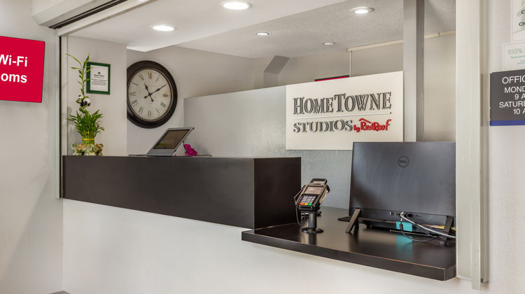 HomeTowne Studios & Suites Greensboro Lobby