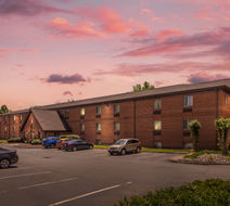 HomeTowne Studios & Suites Greensboro Exterior
