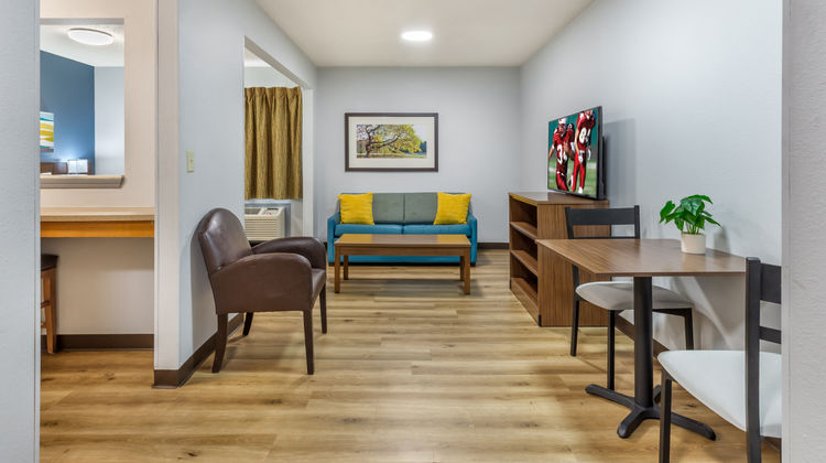 HomeTowne Studios & Suites Greensboro Suite