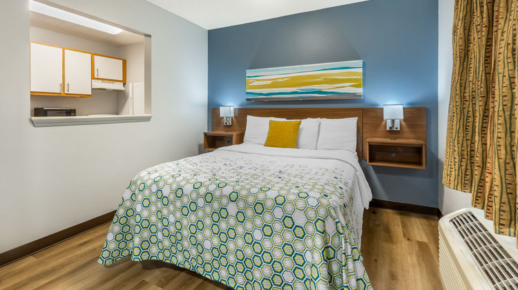 HomeTowne Studios & Suites Greensboro Suite